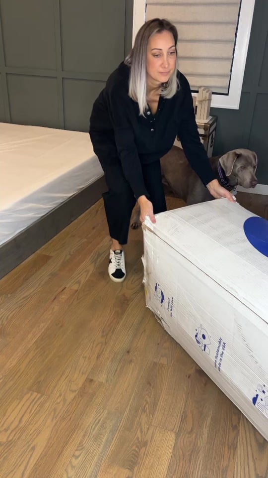Unwrapping and setting up my new @Amerisleep mattress was easy peasy. Can’t believe how plush this mattress is 😍This is the most luxurious and ultra-soft AS5 Hybrid which offers cloud-like comfort and the responsive bounce of pocketed coils. Designed to support side sleepers like 🙋🏼♀️
