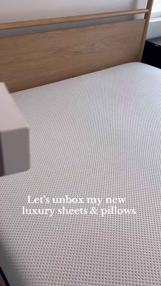 Getting good sleep as a triplet mom is one of the hardest challenges! There are so many sleepless nights, but having good quality bedding makes it that much easier to get good quality sleep. I am absolutely obsessed with our new @Amerisleep sheets & pillows! The soft bamboo is sooo cozy and the pillows are perfect. Pairing them with my mattress has made my busy night as a mom so much better😴